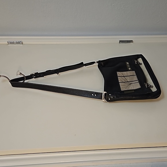 ARTISAN NATALIE & KELLIE NORTH Handcrafted Leather Laptop Messenger Bag - Picture 4 of 15